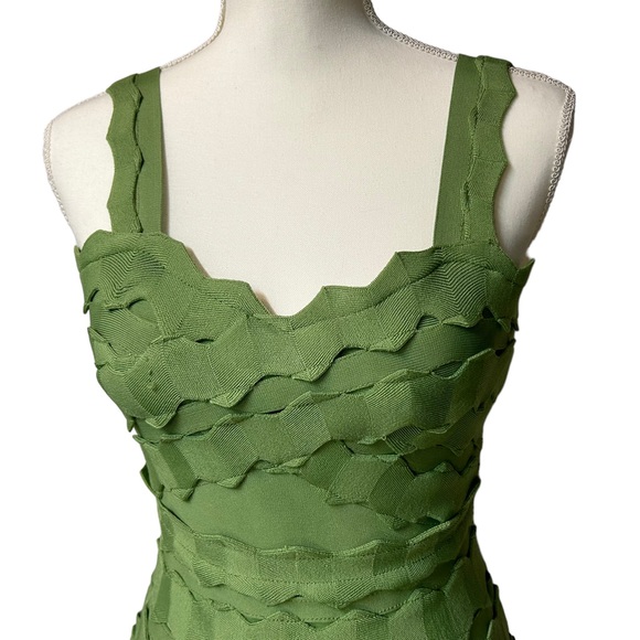 CALM ABIGAIL sage green above the knee dress stretchy women’s size medium NWT - Picture 4 of 8